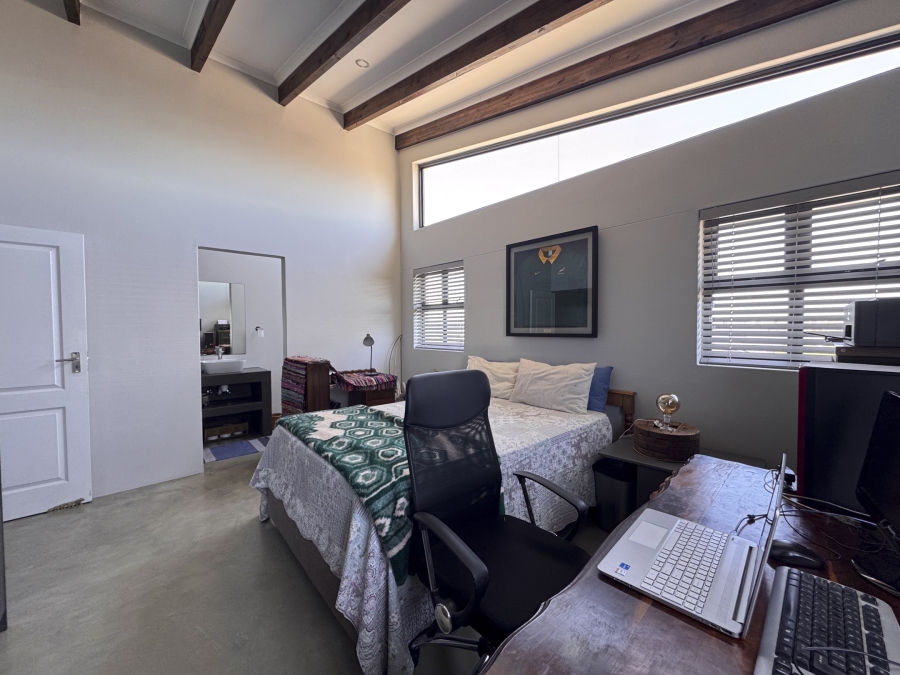 6 Bedroom Property for Sale in Sunset Estate Western Cape